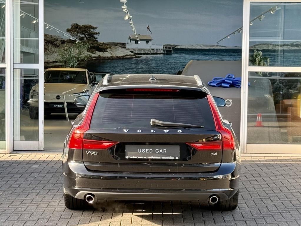 Volvo V90 t4 190pk momentum |adap.cruise| leder | trekhaak | stoel/stuurve