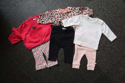 Baby kleding maatje 56, 3 setjes voor €4,00. Op te halen in Westkapelle.