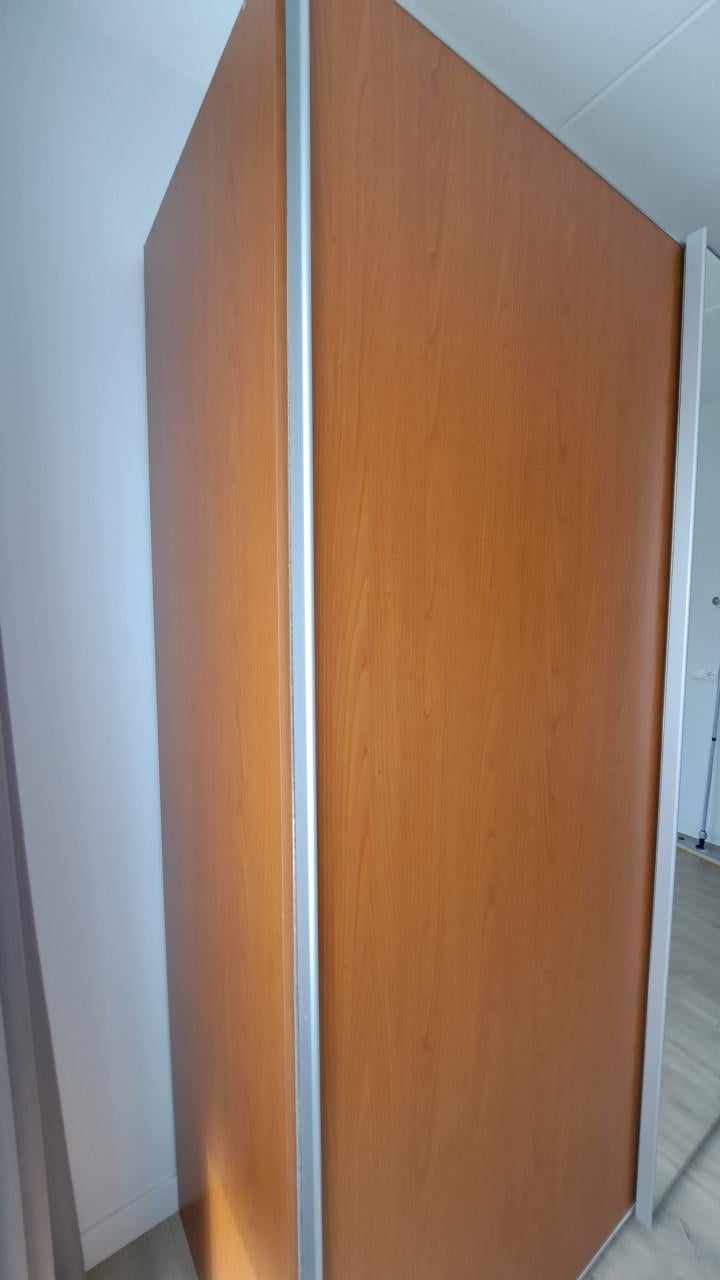 Grote kast met spiegel