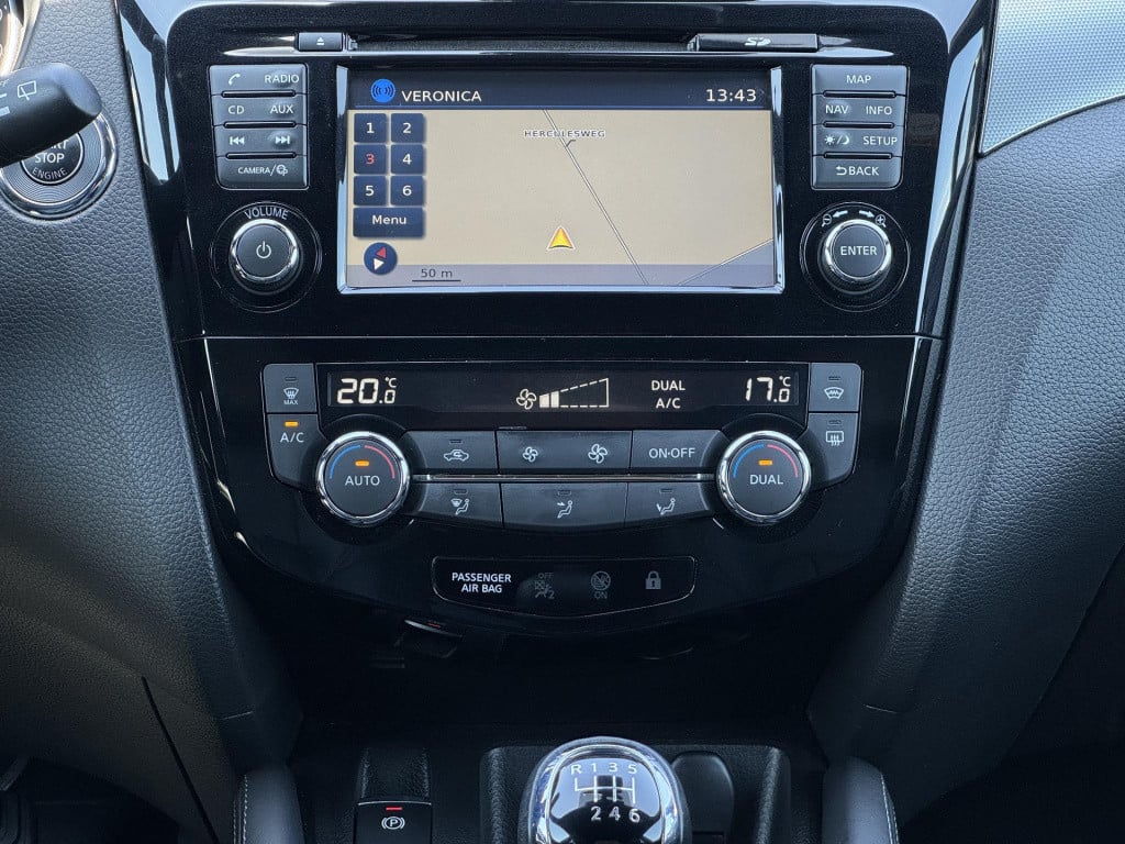 Nissan Qashqai 1.6 tekna + 1500kg trekgewicht | panoramadak | nappa leder |