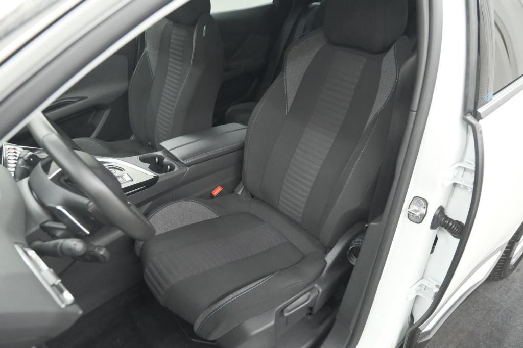 Peugeot 3008 puretech 130 eat8 style | camera | parkeersensoren | navigatie