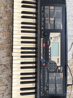 Yamaha PRS-225 keyboardspeler