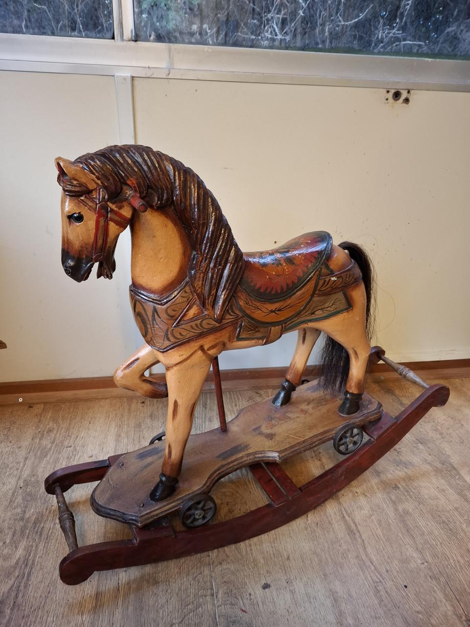 Antiek houten hobbelpaard