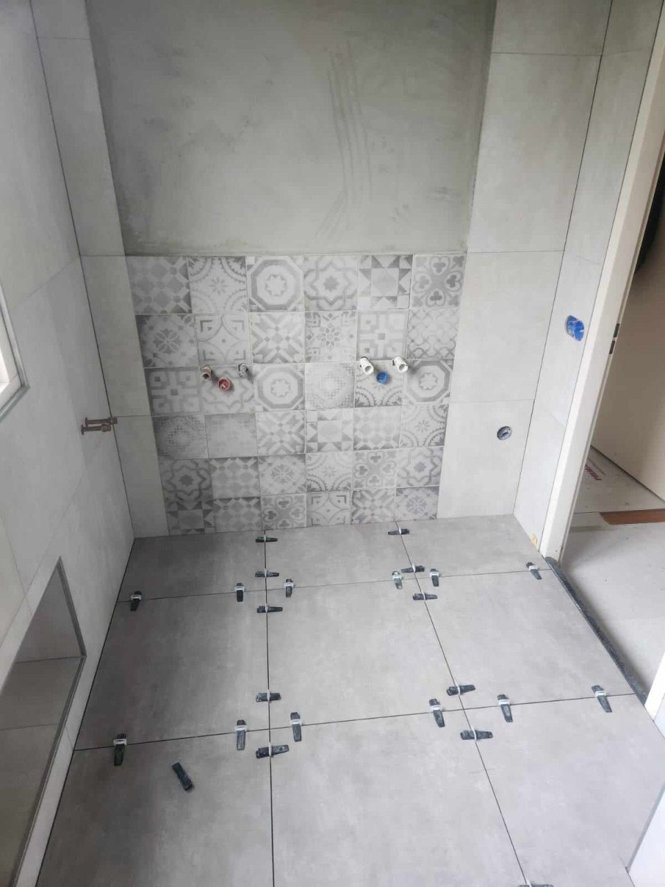 Tegelzetter nodig? Bel/app: 06 21937244 of Mail: jvbtegelzetter@gmail.com