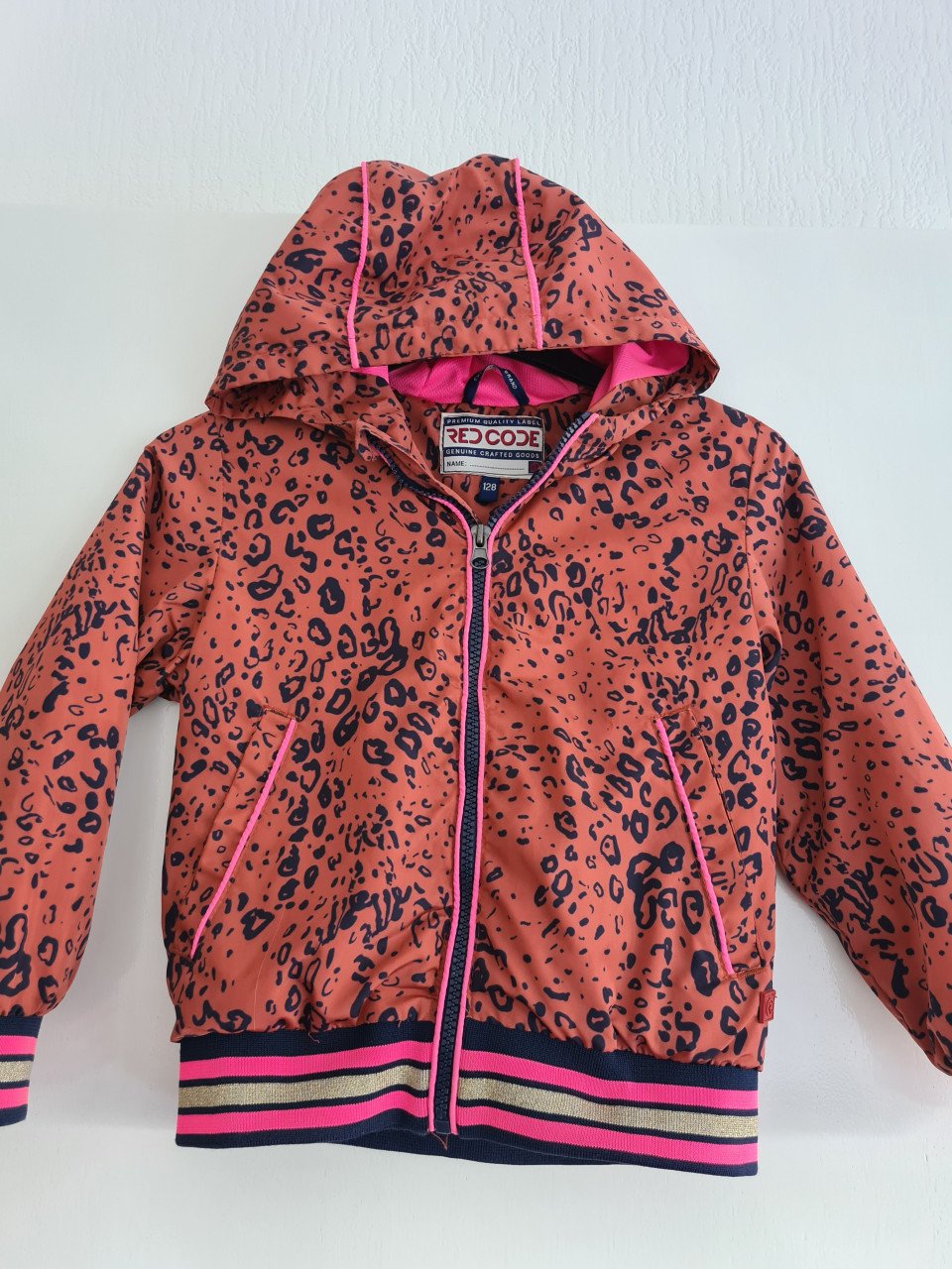 Roest bruin -zwart regenjack met capuchon van Red Code  Maat 128