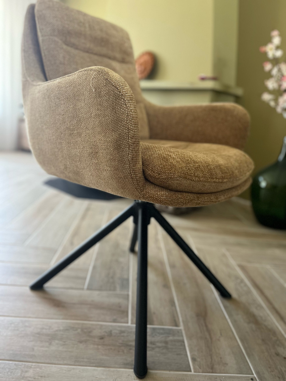 4 nieuwe Henders & Hazel Mia draaibare armstoelen okergeel
