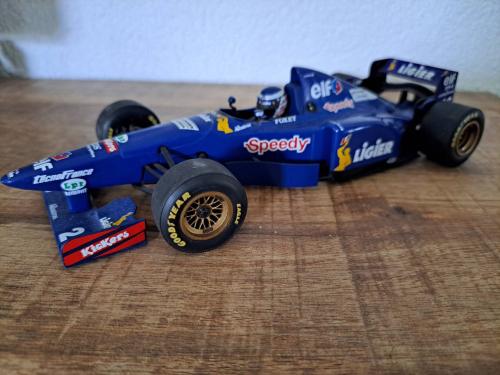 1:18 schaalmodel van de Minichamps Ligier Honda JS41, bestuurd door Martin