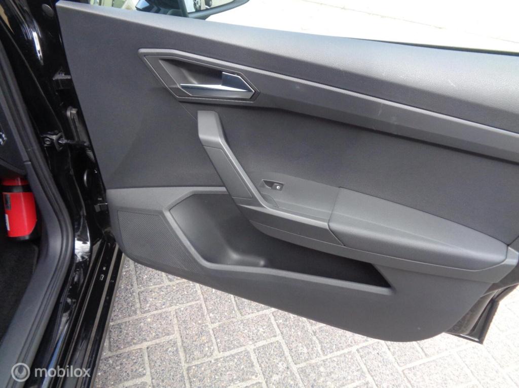 Seat Ibiza 1.0 mpi style/airco ecc/led/lm velgen/pdc/apple carplay/full lin