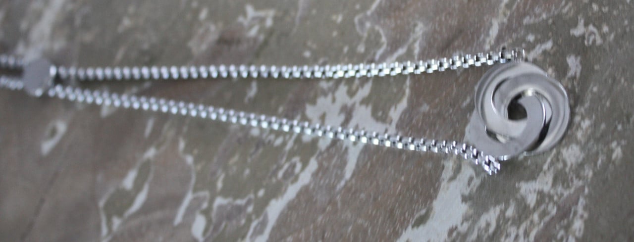 Zilverkleurige armband