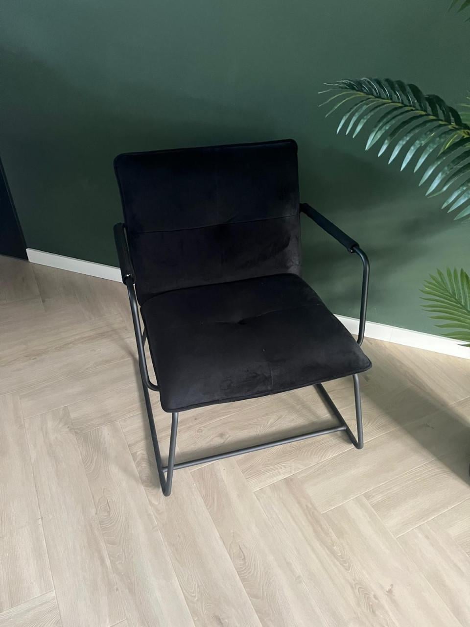 Te koop: zwarte stoel!