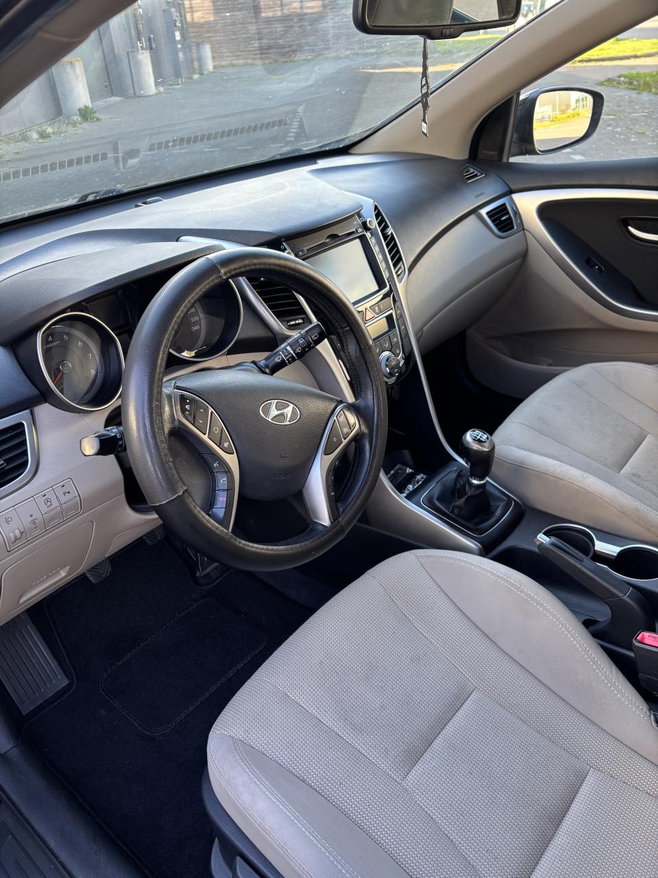 Hyundai i30 1.6 I Cvvt 5DR 2012 Zwart | NAP | NIEUWE APK!