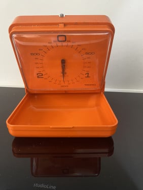 Vintage oranje keukenweegschaal