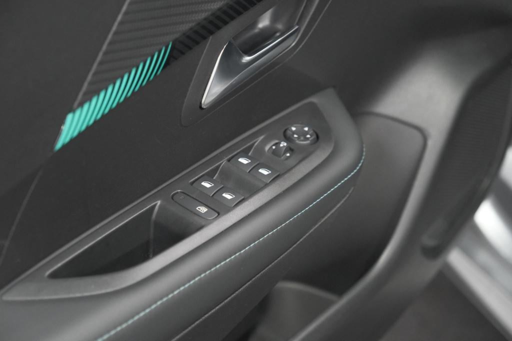 Peugeot 208 puretech 100 allure | navigatie | parkeersensoren | apple carpl