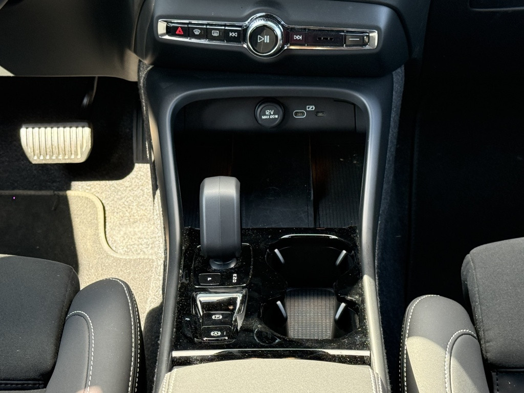 Volvo XC40 b4 197pk plus dark| 360camera| adap.cruise| elek.stoelen