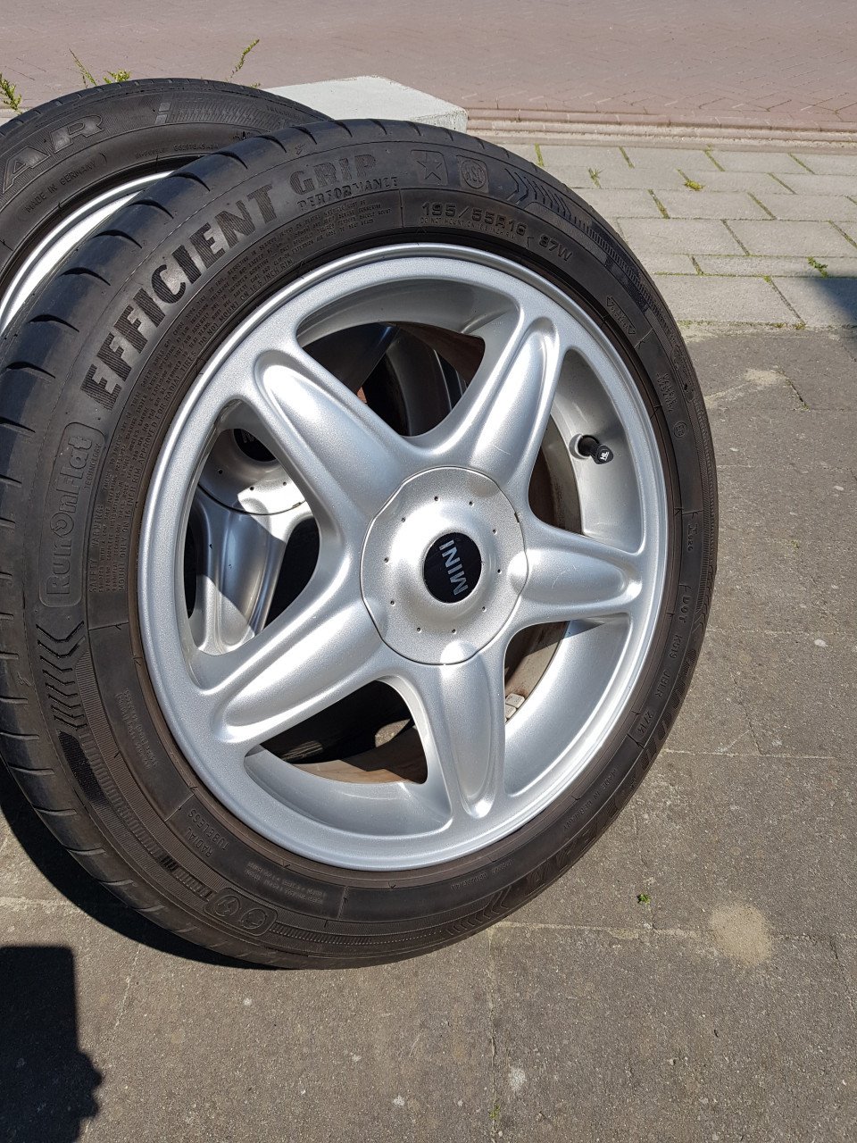 Originele 16 inch Mini velgen met Good Year banden