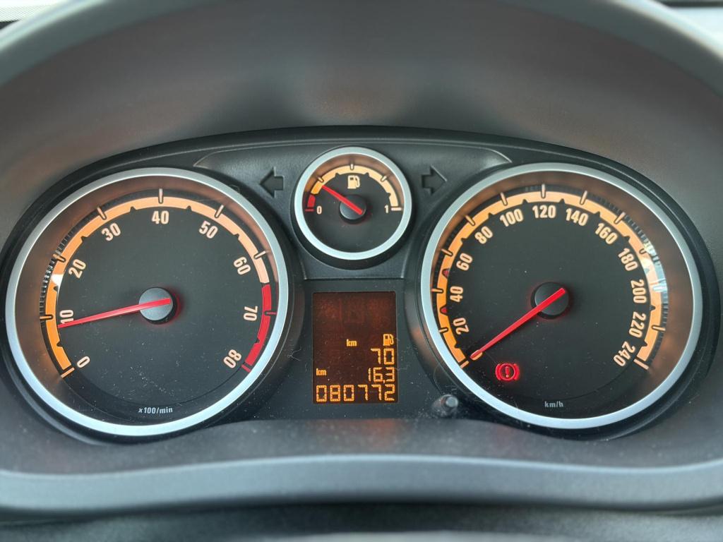 Opel Corsa 1.6-16v t color edition opc line cruise/bluetooth/17 inch!