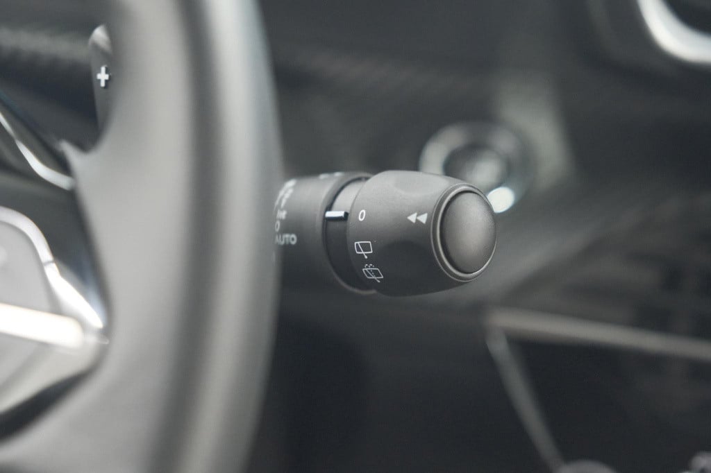 Peugeot 208 puretech 100 eat8 allure pack | camera | navigatie | apple carp