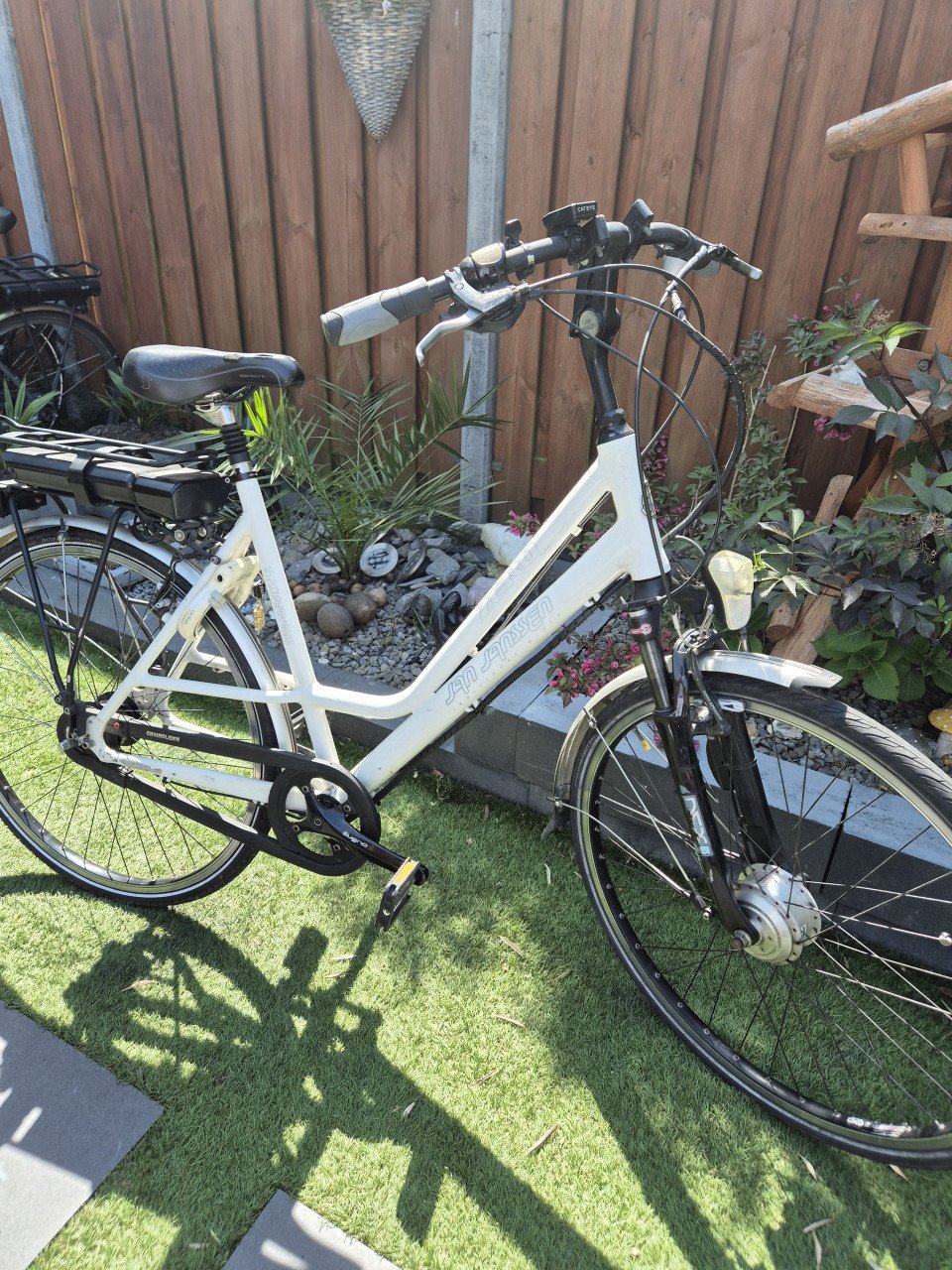 Leuke jonge damesfiets 28inch | bezorgen mogelijk.