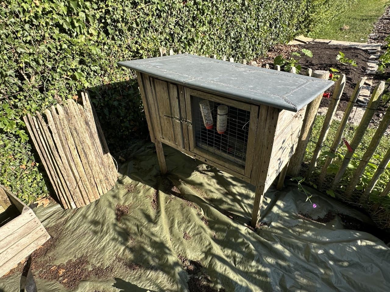 🐰 Leuk houten konijnenhok met zinken dak €85