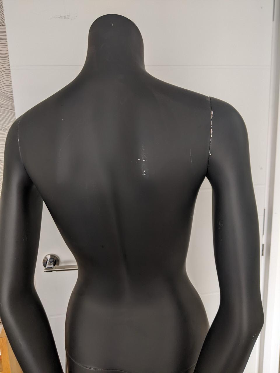 2 mannequins / vrouwelijke paspoppen