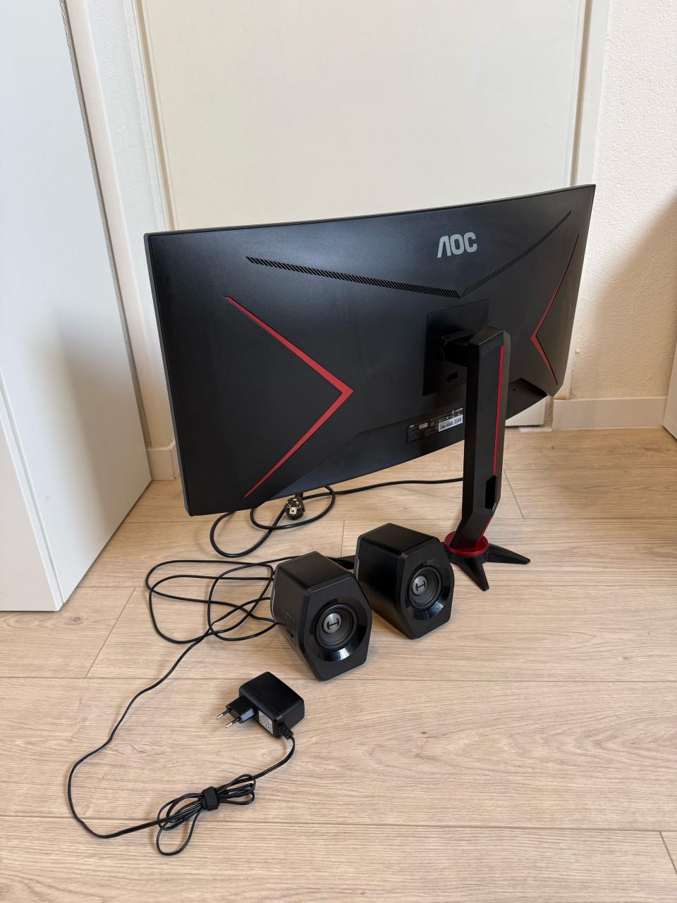 Game beeldscherm curved en speakers