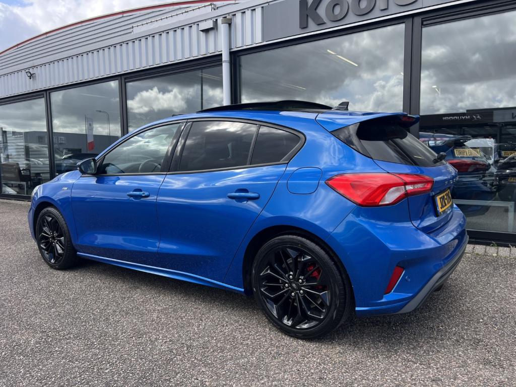 Ford Focus 1.0 ecoboost hybrid 155pk st line x , panodak , winterpack