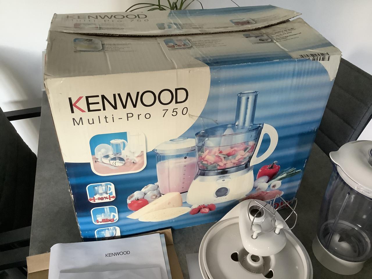 Een zo goed als nieuwe Kenwood Multi-Pro 750 keukenmachine. Deze veelzijdig