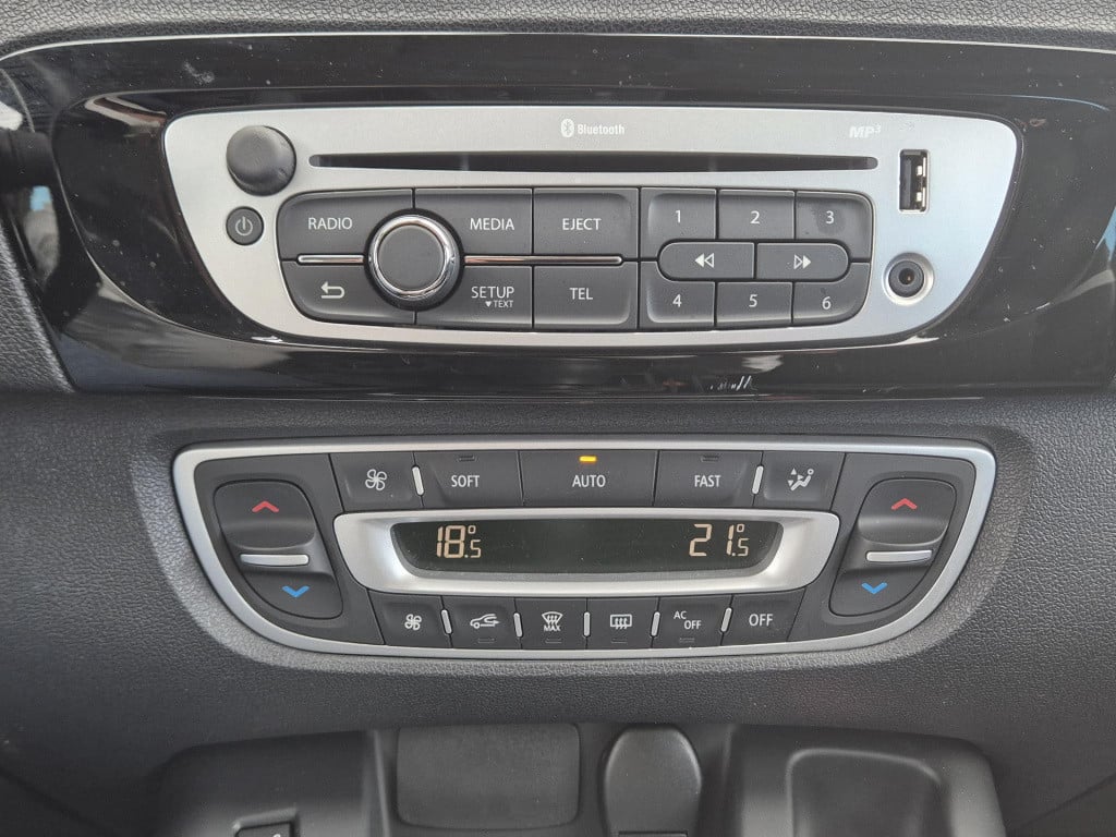 Renault Scenic tce 130 bose navigatie, trekhaak, climate control, cruise co