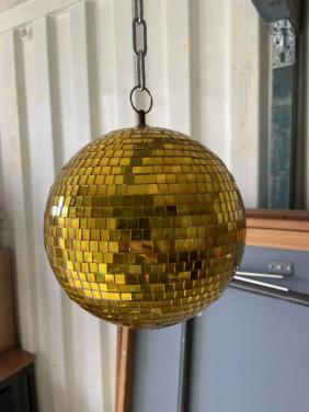 Te koop Disco bal Goudkleur  20 cm doorsnee