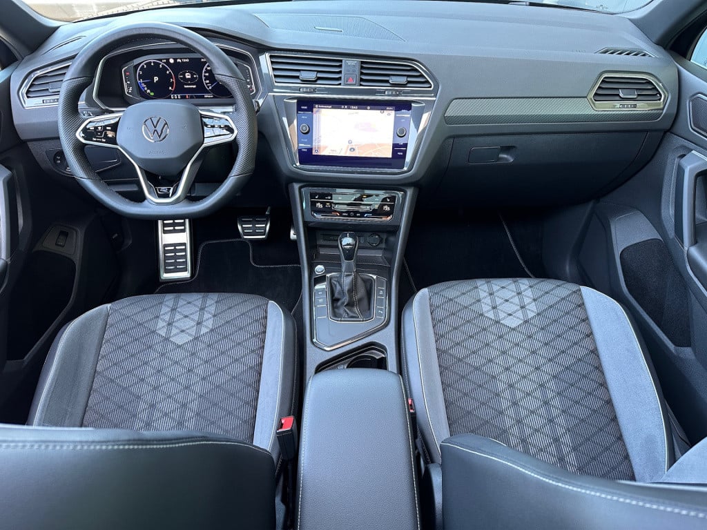 Volkswagen Tiguan 1.5 tsi 150pk dsg r-line | trekhaak | panoramadak | led |