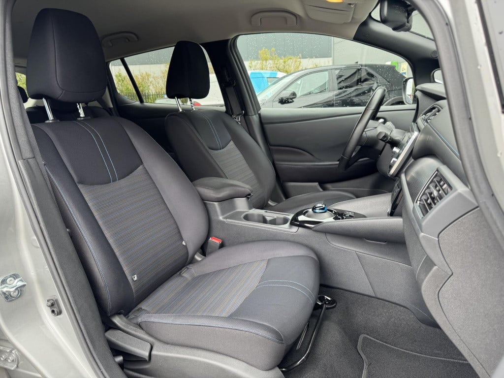 Nissan Leaf n-connecta 40 kwh | navigatie | 360° camera | stuur- + stoelver