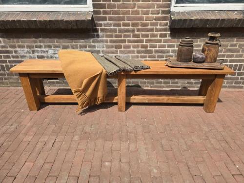 NACHTKASTJES. BEDBANKEN, TAFELTJES VOOR NAAST HET BED, 3ZFACTORY ARNEMUIDEN