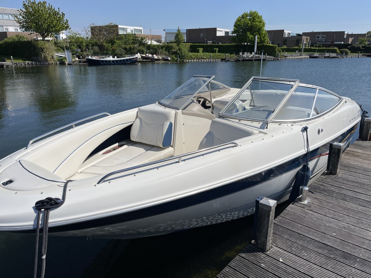 Bayliner Capri 235LX V8 5lit 220pk incl nieuwe trailer (2021)