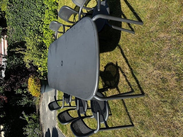 Tuintafel en stoelen
