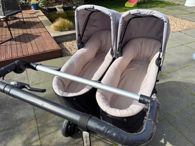 Mountain Buggy Duet dubbele kinderwagen + 2 reiswiegen + regenhoes