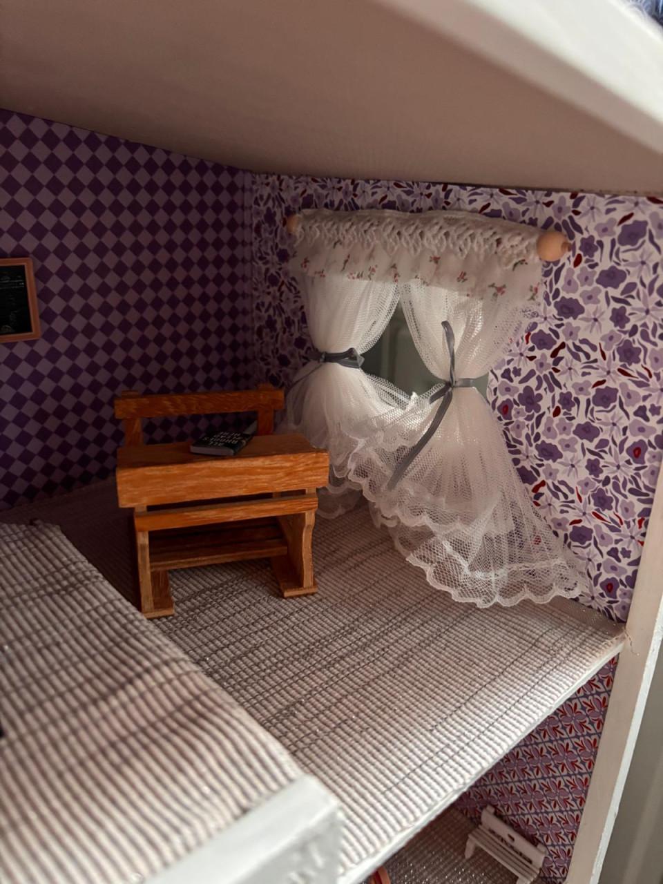 Te koop poppenhuis drie losse elementen