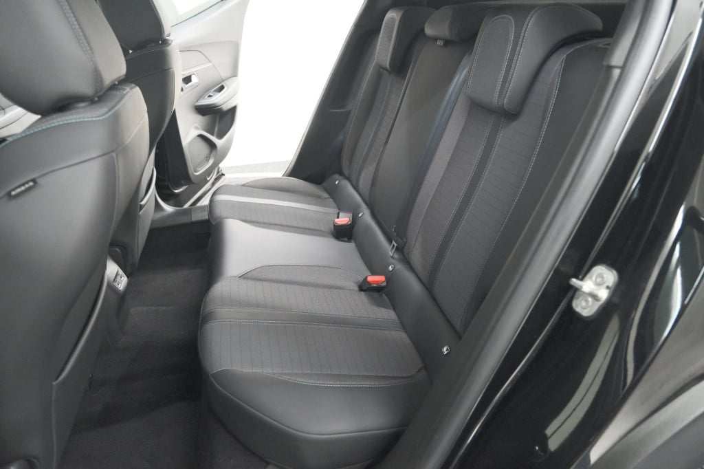 Peugeot 2008 puretech 102 allure pack | camera | apple carplay | parkeersen