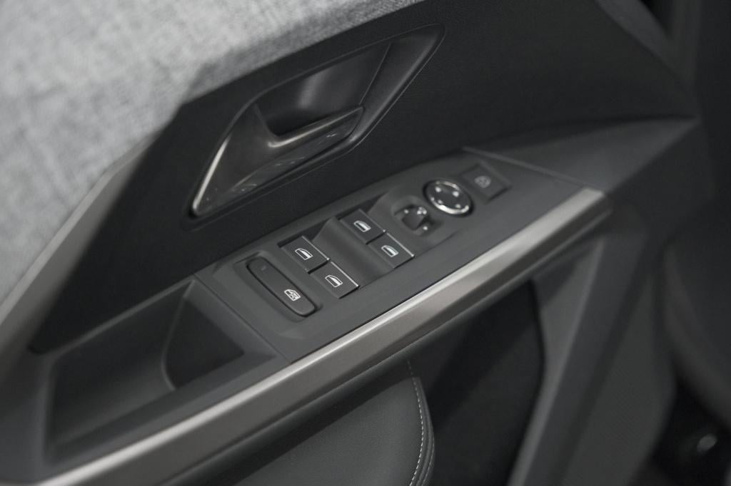 Peugeot 3008 1.2 hybrid 136 gt | camera | adaptieve cruise control | elektr