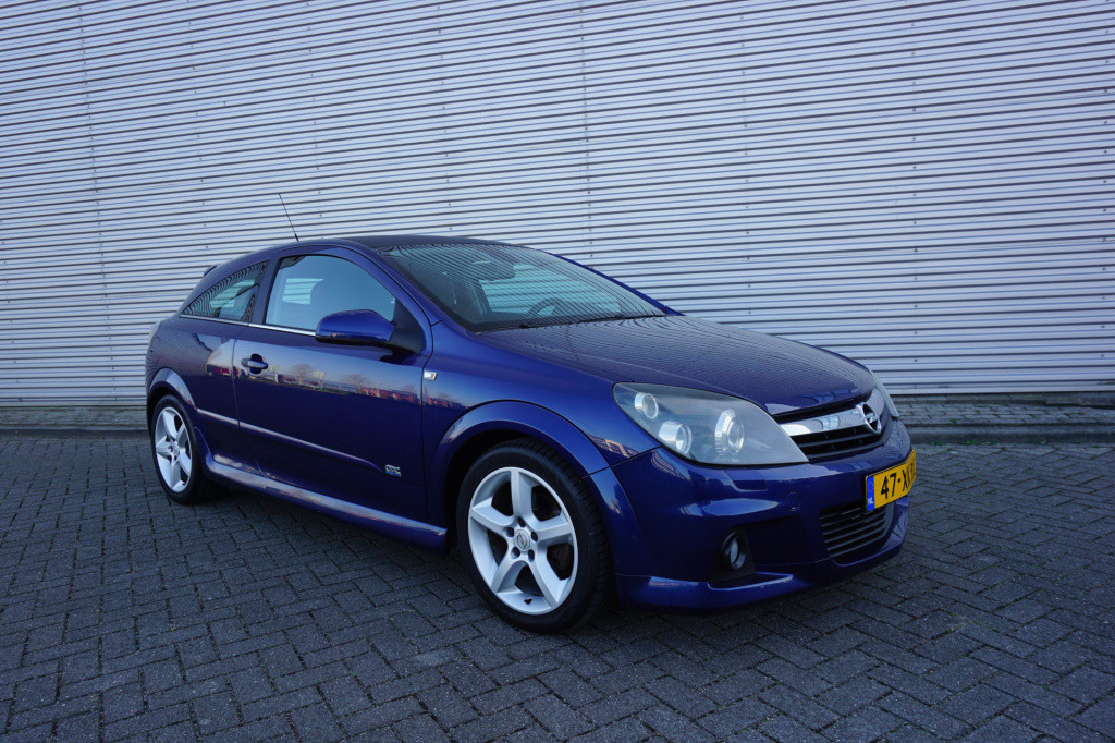 Opel Astra gtc 1.6 cosmo opc-line / xenon / climate / cruise / trekhaak