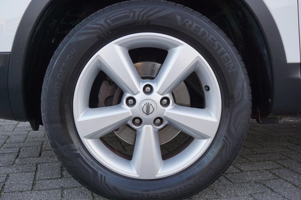 Nissan Qashqai 2.0 tekna climate / navi / cruise / camera / bt / stoelverw.