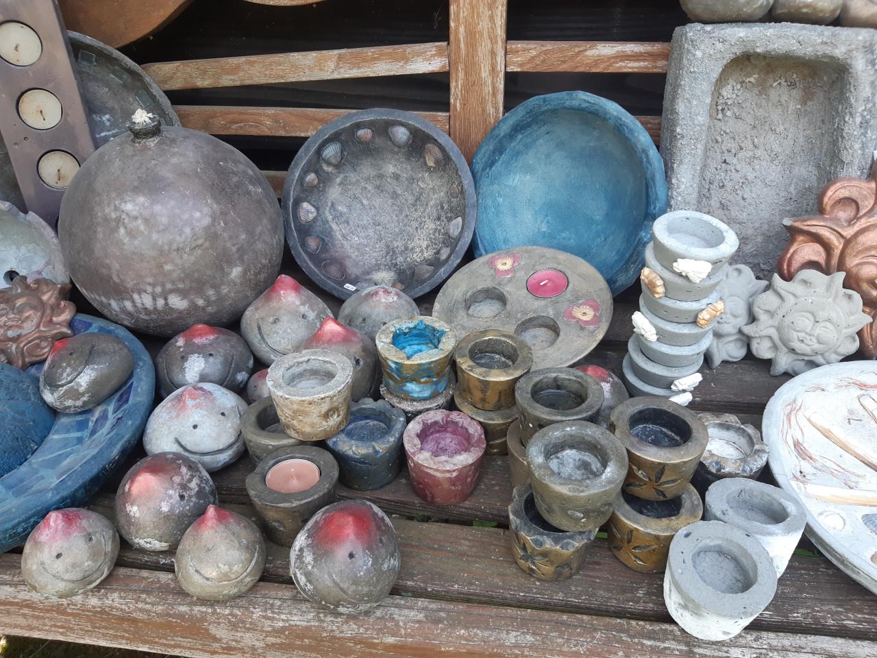 Betonnen schalen en bakjes