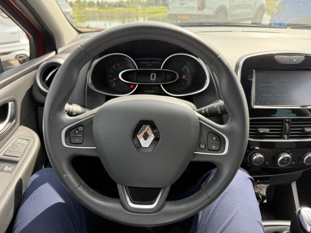 Renault Clio 0.9 tce limited cruise control | parkeersensoren | ac | dab | 