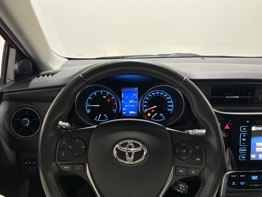Toyota Auris 1.2t volcano edition