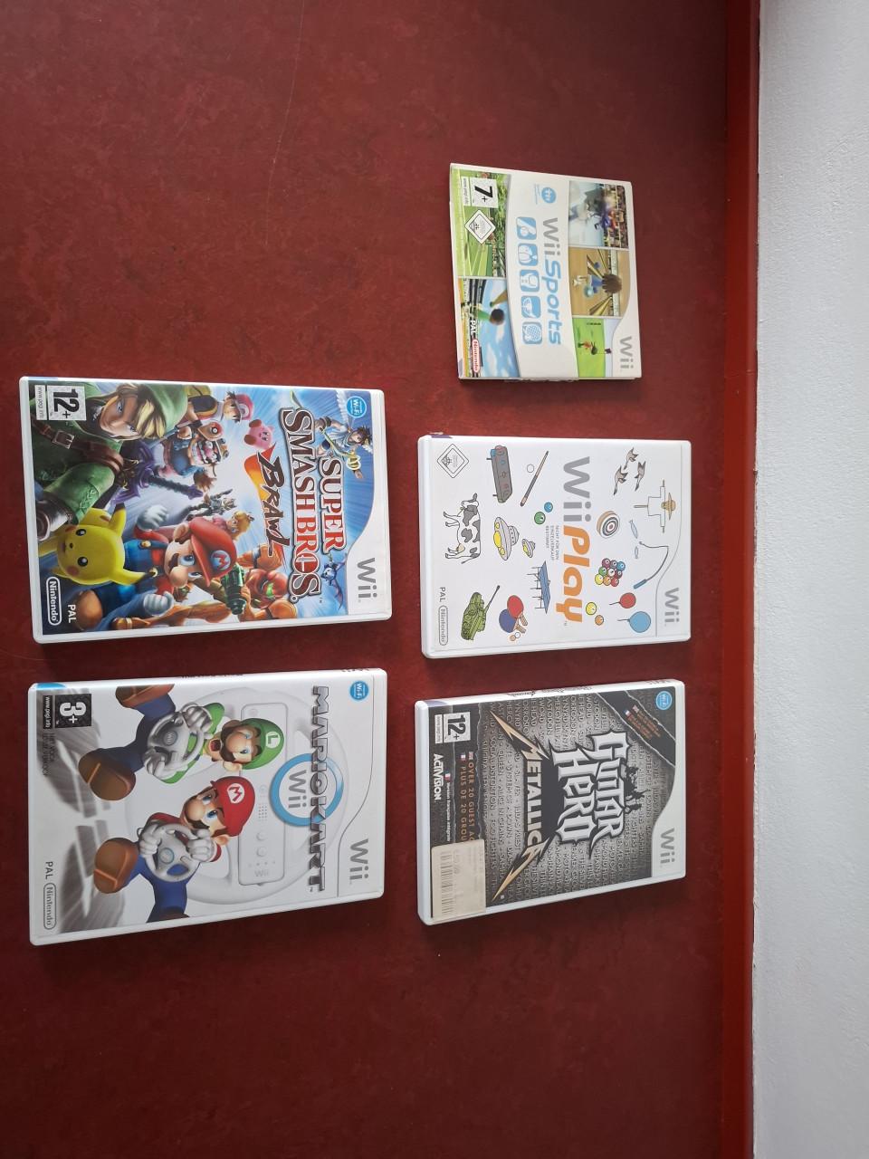 Nintendo Wii Console + Games + Guitar Hero Gitaar