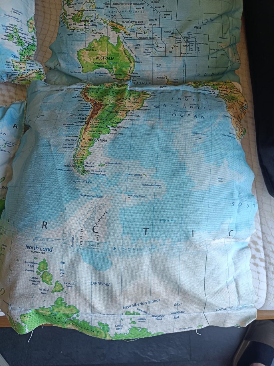 Zelfgemaakte wereldkaart kussens 6 Stuks