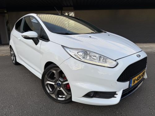 Ford Fiesta 1.6 st // nieuwe motor + koppeling, distributie en grote beurt 
