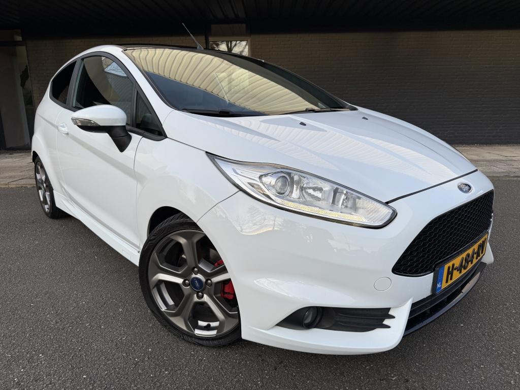 Ford Fiesta 1.6 st // nieuwe motor + koppeling, distributie en grote beurt 
