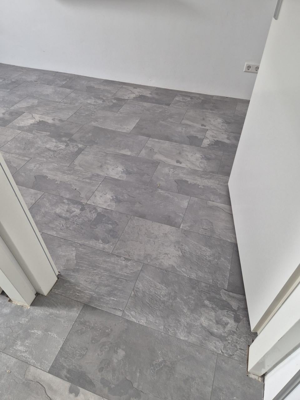 ±65-70 m² vloer incl. ondervloer | mooie grijze steenlook