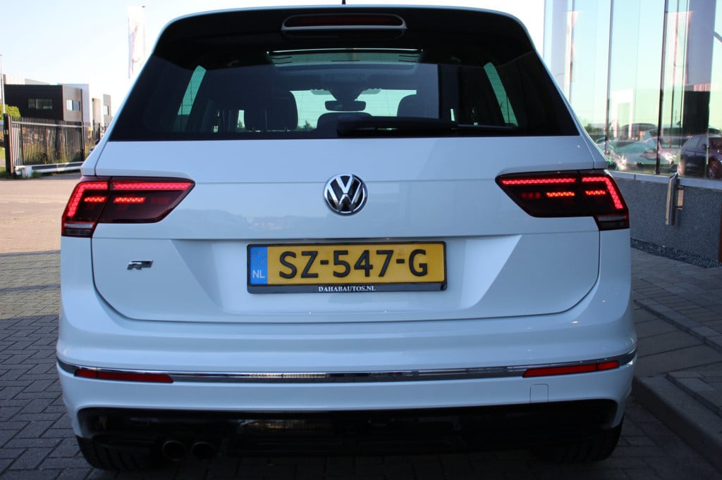 Volkswagen Tiguan 1.4 tsi 4motion r-line | pano | v.c. | acc | el. trekhaak