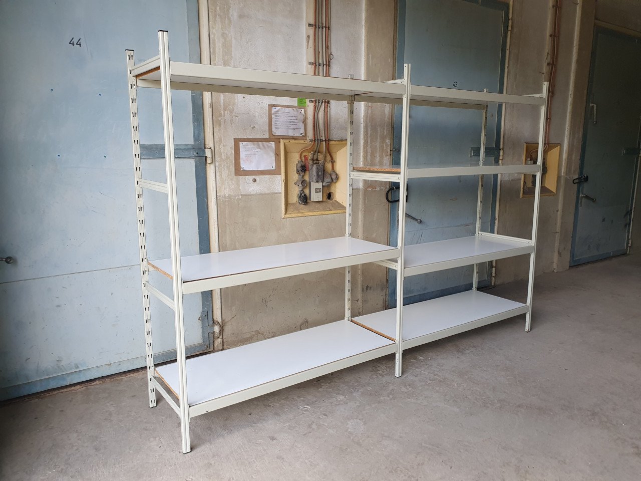 3 meter lang metalen wandrek, opbergkast, magazijnstelling garage of schuur